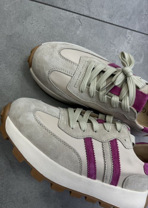 Sneakersy beż z dodatkiem fuksji 37