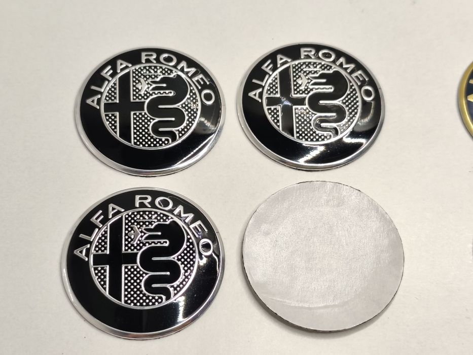 Conjunto 4 Emblemas Símbolo Jantes Alfa Romeo 50mm / 56mm Mito Giulietta 147 156 159 GT Brera Giulia Stelvio Novo Centro