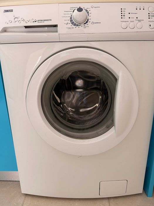 Máquina de Lavar Roupa Zanussi 7kg 1200rpm