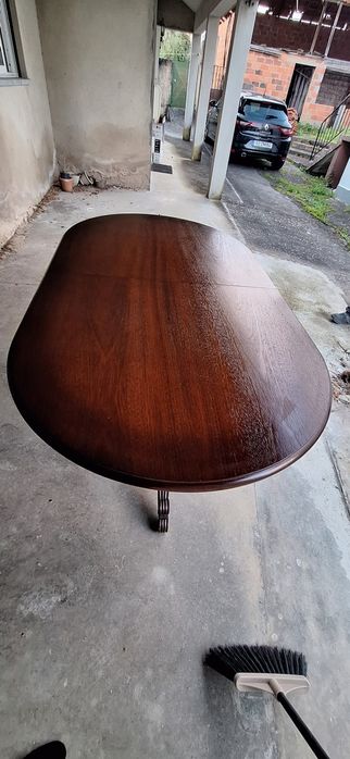 Móvel de sala com mesa extensível e 6 cadeiras de palhinha
