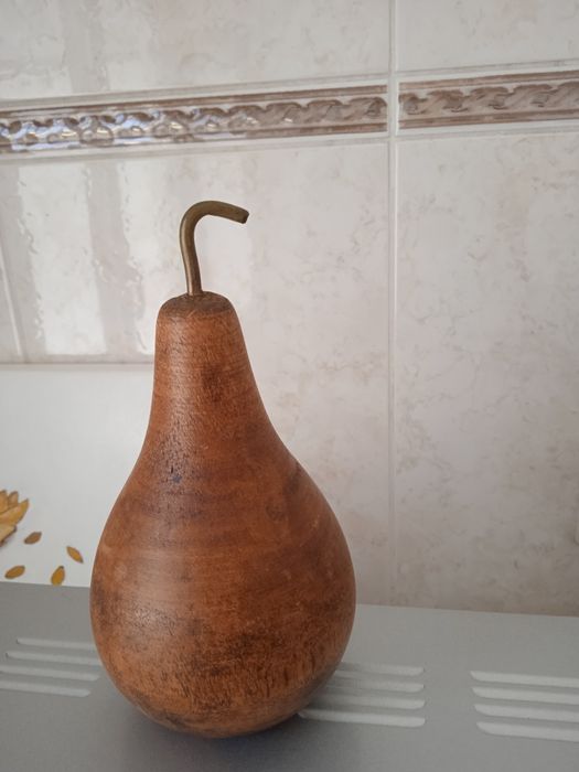 Vendo  pera em madeira