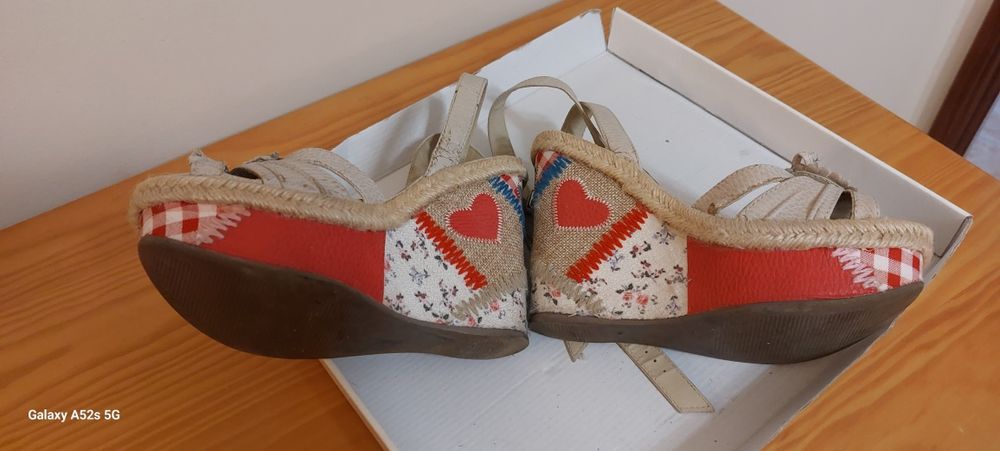 Vendo desde desde 10€ a 50€ ( depende do sapato)usados  a