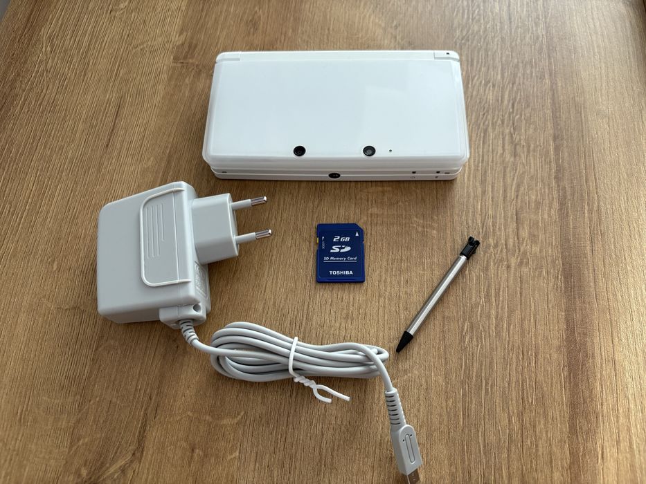 Konsola Nintendo 3DS Ice White + akcesoria
