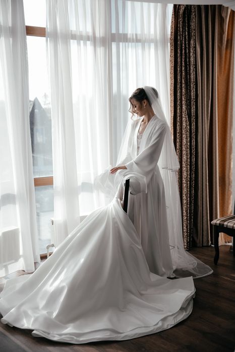 Продам вишукану весільну сукню