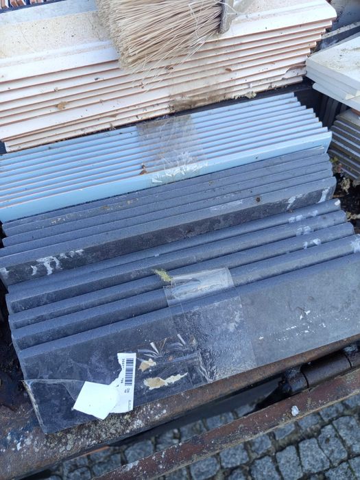 Lambrim e rodapé em cerâmica