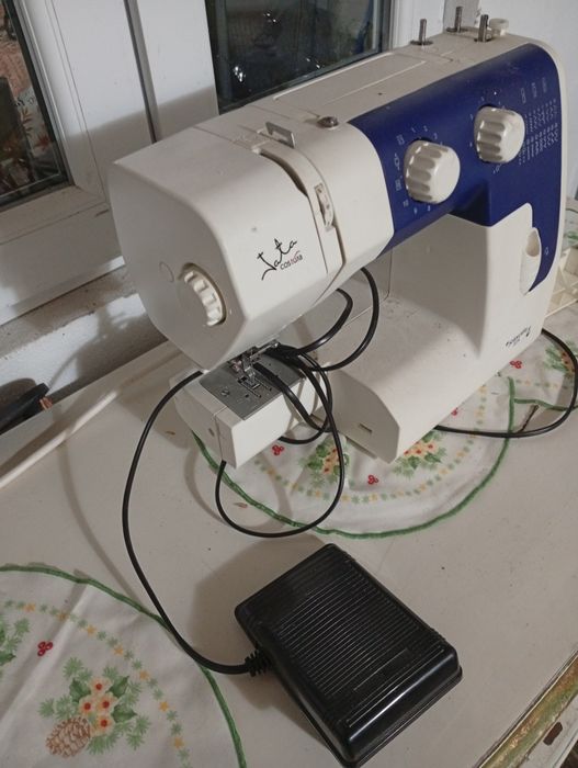 Máquina de costura portátil