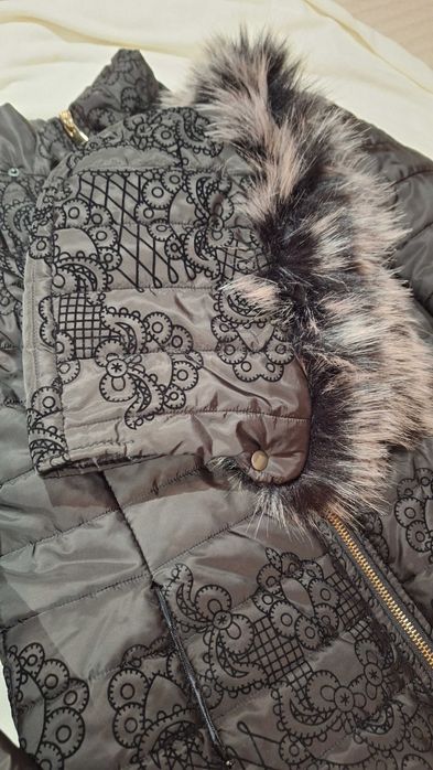 Casaco preto  impermeavel com bordados