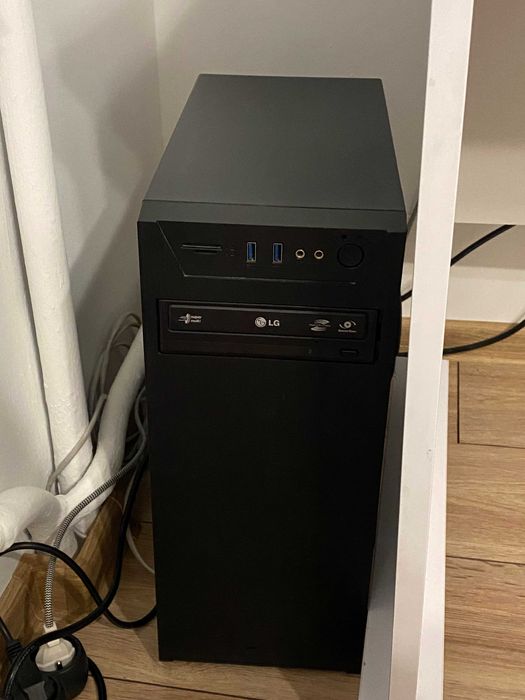 Sprzedam sprawny komputer z monitorem 22 cali