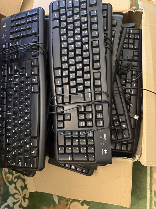 Компьютрні клавіатури Dell та Logitech