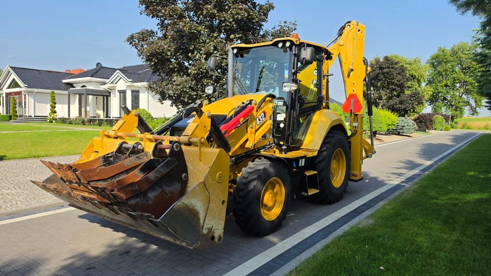 Caterpillar KOPARKO ŁADOWARKA CAT 432. 101 KONI. AUTOMATYCZNA SKRZYNIA BIEGÓW.  JOYSTICK. 3 ŁYŻKI. ROK PRODUKCJI 2023. KUPOWANA I ODBIERANA W 2024. BARDZO MAŁY PRZEBIEG JEDYNE 325 MTh. KLIMATYZACJA.  WEBASTO. STAN JAK FABRYCZNIE NOWA