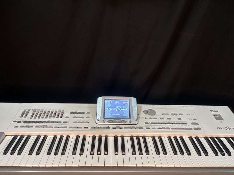 Korg pa2x + pack de ritmos e sons portugueses