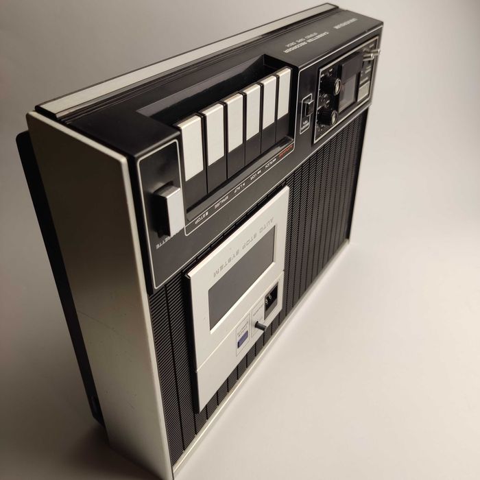 Magnetofon Universum CT 2746 - piękny stan wizualny - niesprawny