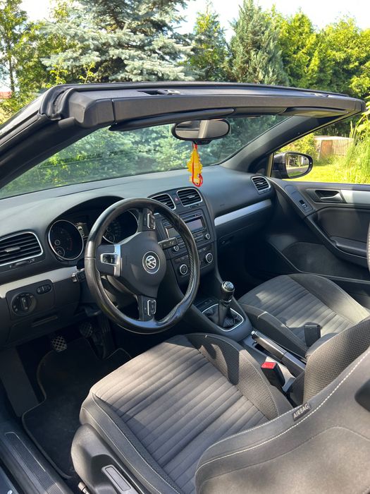 VW Golf Cabrio 2.0 TDI 2014 – Xenon skrętny, grzane fotele, automat dach, zadbany