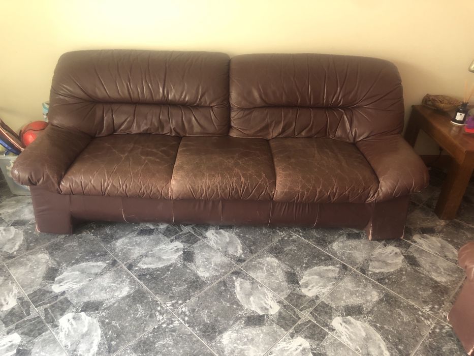 Sofas cabedal bordo^ 1 de 3 lugares , 1 de 2 lugares , 1 de 1 lugar de 1999