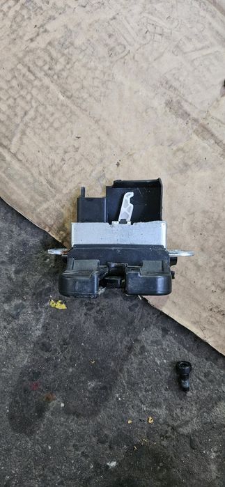 Zamek klapy tył Golf V Leon Altea A3