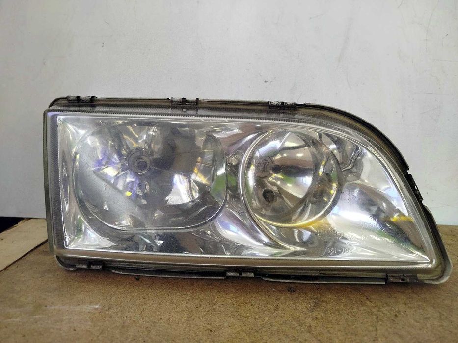 Farol direito Volvo V40 Combi(645)