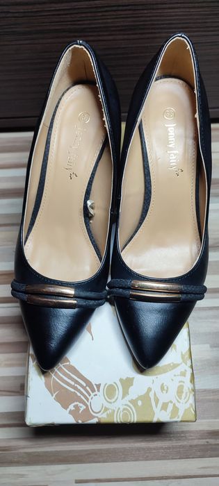 Buty damskie na obcasie 38