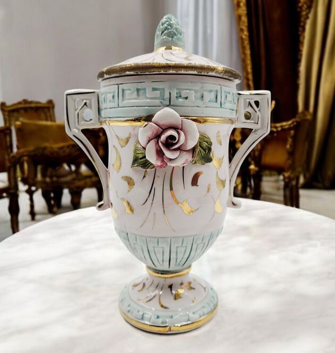 Bogato zdobiona, włoska, ceramiczna, ręcznie malowana waza