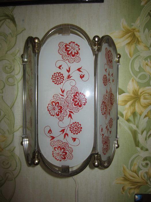 Симпатичный настенный светильник СССР на одну лампочку недорого