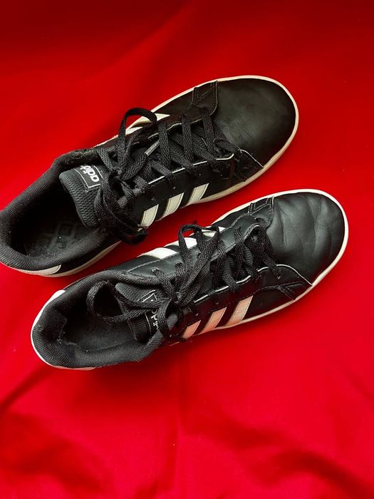 кросівки жіночі Adidas