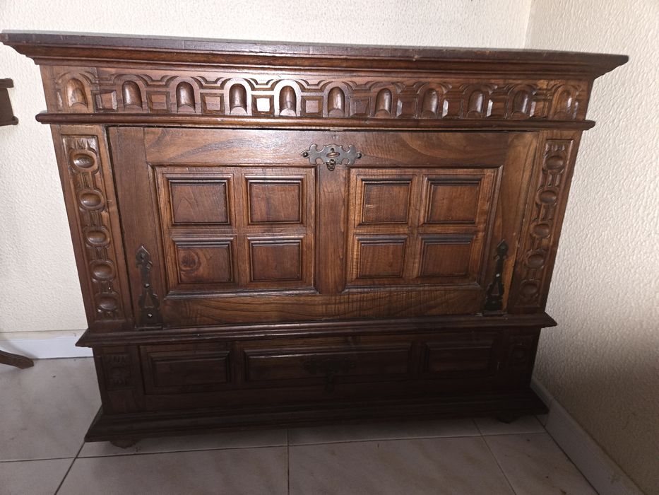 Sapateira de madeira