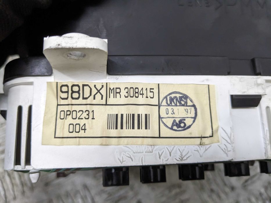 Mitsubishi Carisma 1.8 GDI Licznik Zegary Prędkościomierz