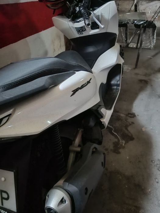 PCX 125- Moto impecável usada apenas para ir e vir ao trabalho