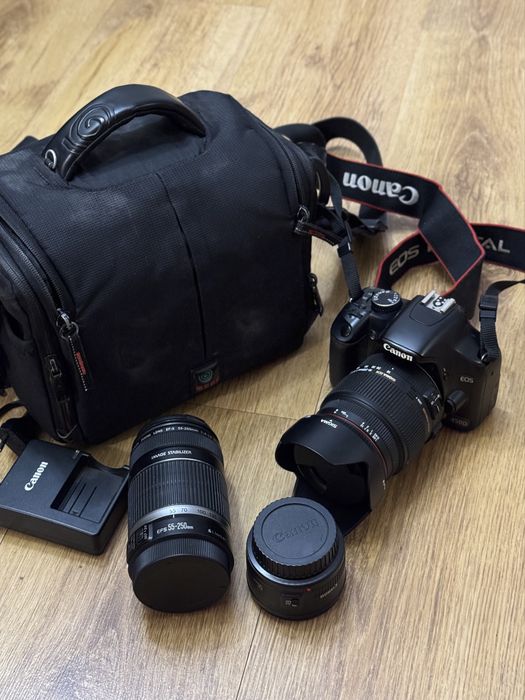Комплект фотоапарат canon та три обʼєктива