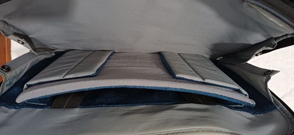 Mala Samsonite espaçosa para portáteis (com etiquetas originais)