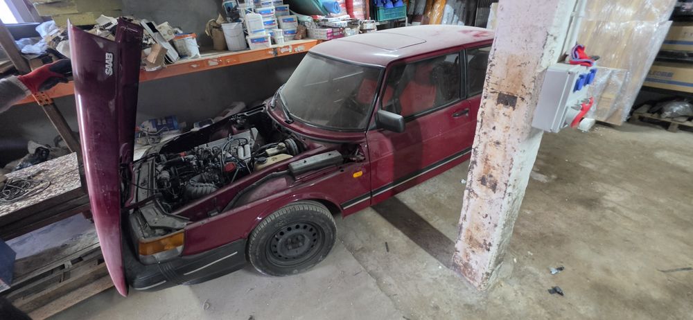 Saab 900i klasyk krokodyl
