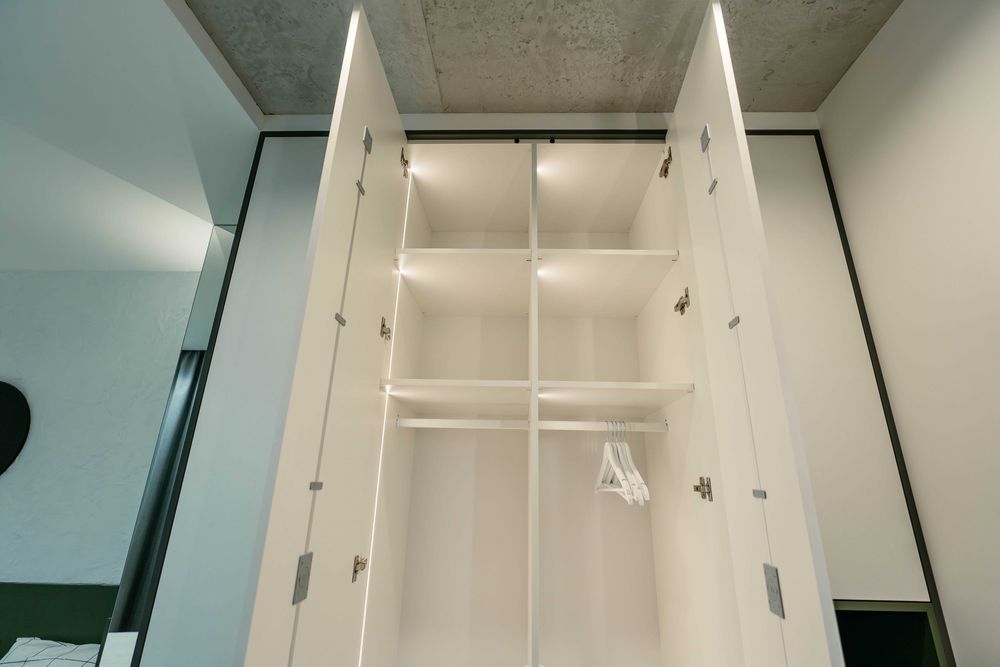 Файна Таун, 1-кім. Власник