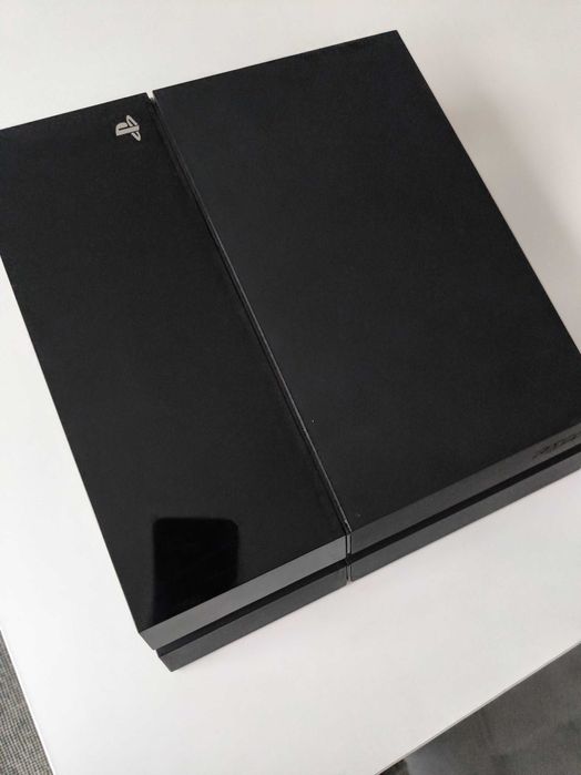 Playstation 4 com comando