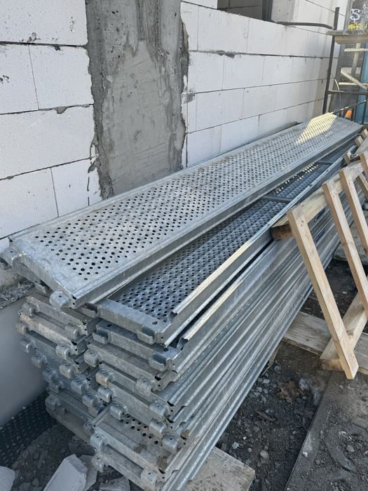 Podesty , blaty , rusztowanie Pionart - 30 szt . 3 m