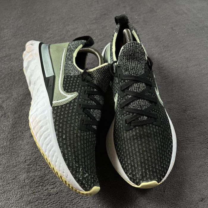 Жіночі кросівки Nike react flyknit. P. 37,5.