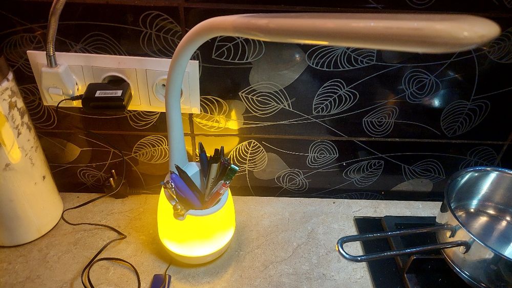 Lampka nocna lub biurkowa