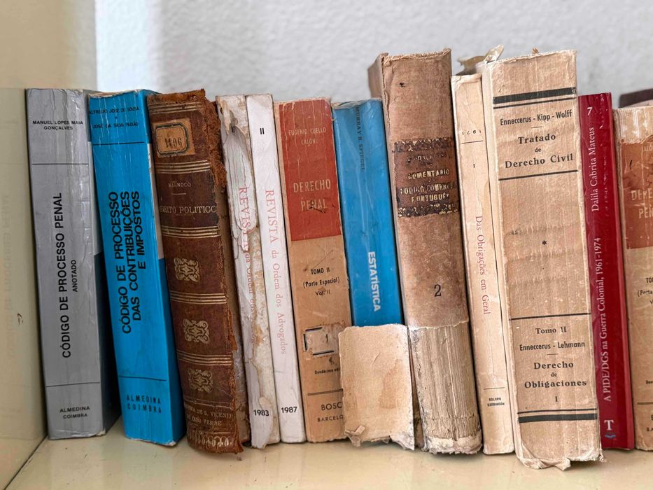 Livros de Direito Antigos - Vários Preços