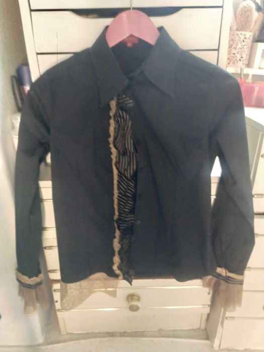 Camisa preta com folhos S