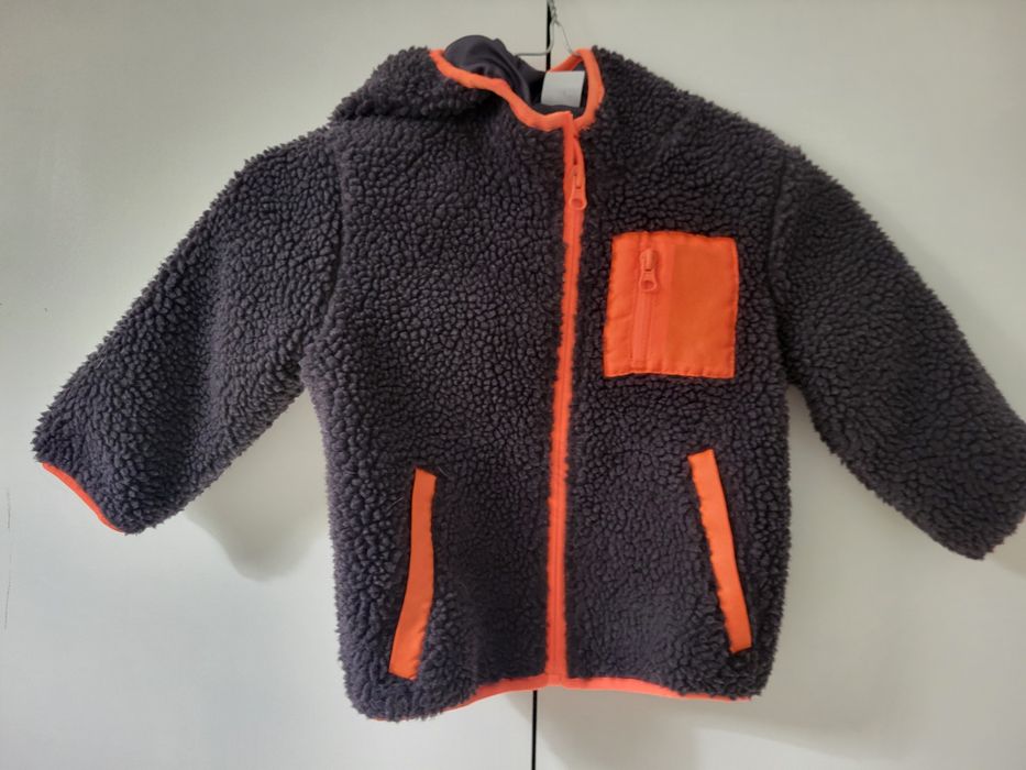 Kurtka przejściowa w rozmiarze 92