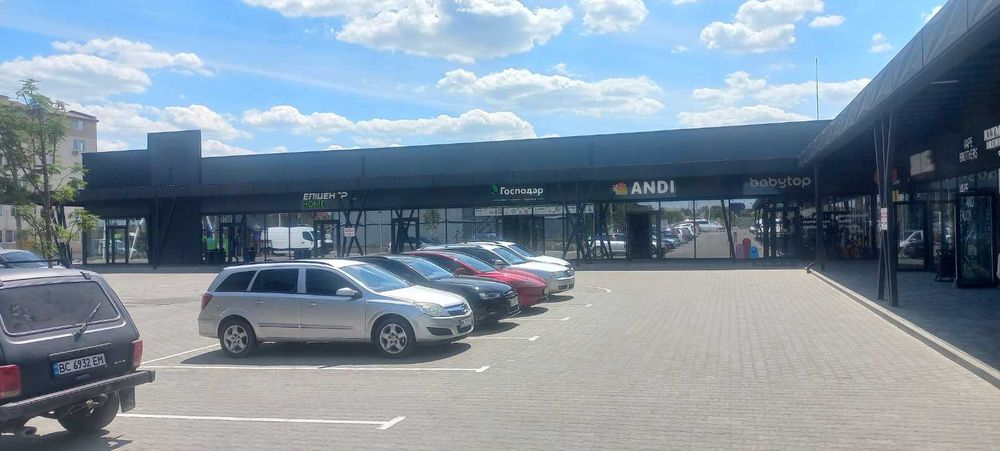 Оренда фасадного приміщення у новому ТЦ RUTA, біля АТБ, Жовква