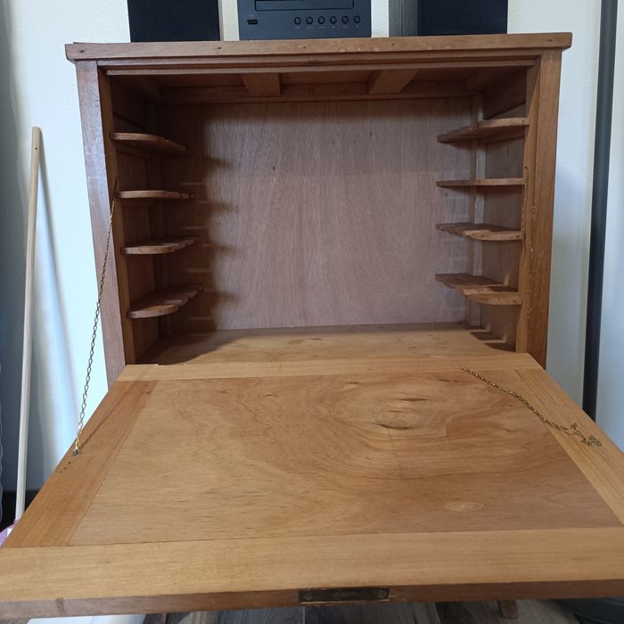 Mini bar antigo em madeira maciça para restauro