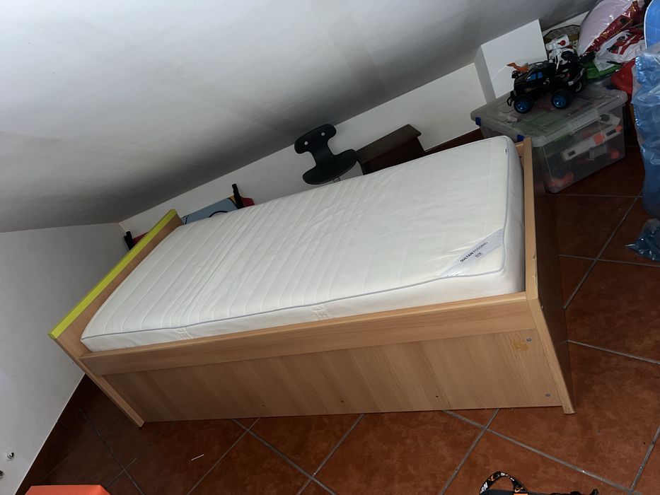 Mobila de quarto criança adolescente com estantes cama e colchão