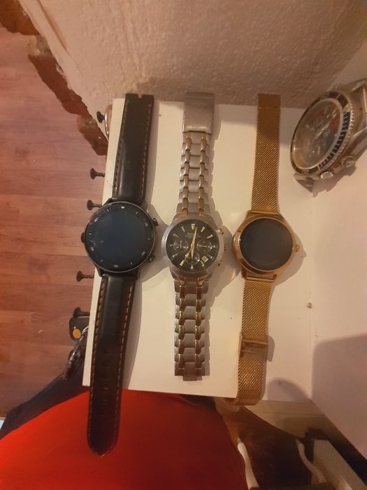 3 różne modele zegarków