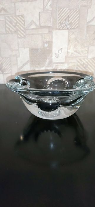 Гутное стекло. Изумительная работа .Высота - 10 см , диаметр - 20 см,.