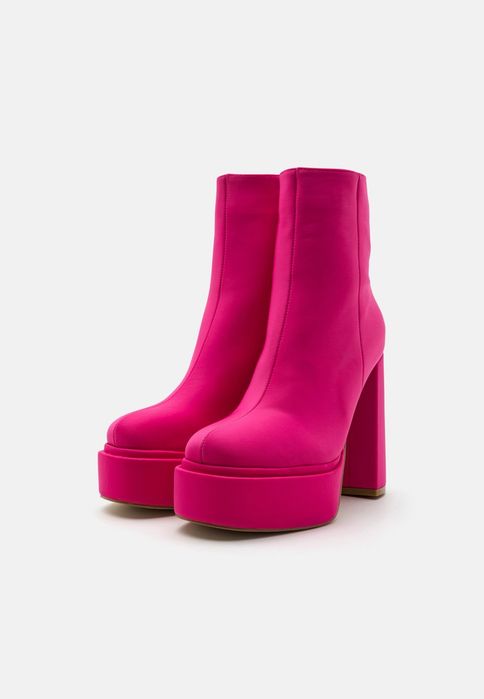 Botki hot pink na słupku Raid 36