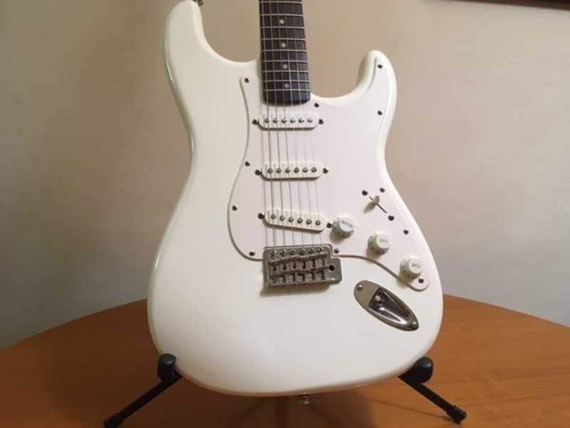 Guitarra Stratocaster muito boa em perfeito estado de funcionamento
