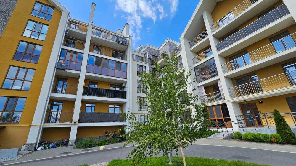 2 к. квартира 85 кв.м. під чистову, розводки, газ. Поряд озеро.