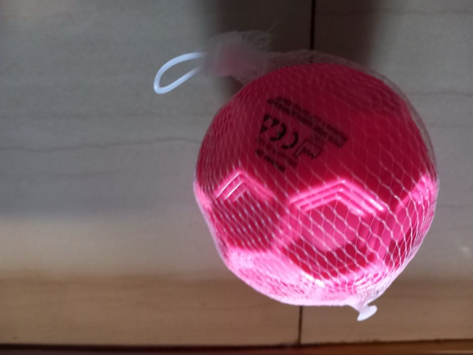 Gumowa skacząca piłka do wody odbijająca się od wody 9 cm