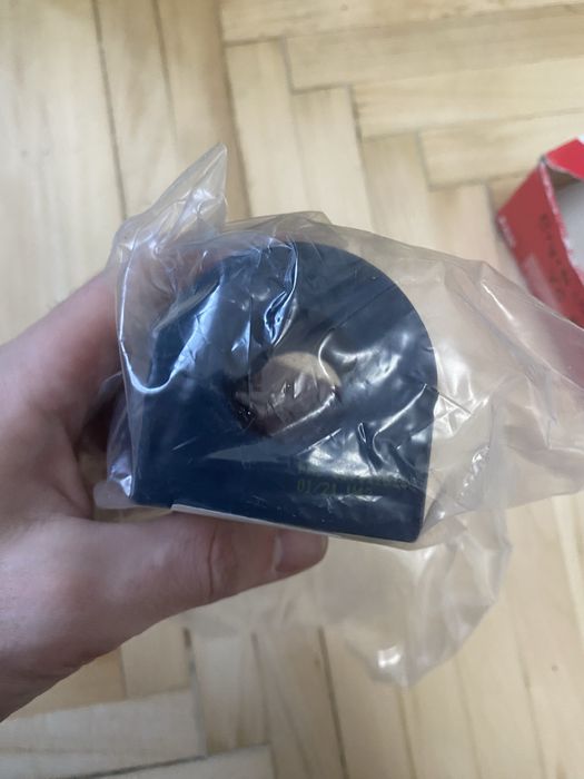 Втулка стабілізатора переднього 819011610 BMW X5 E53