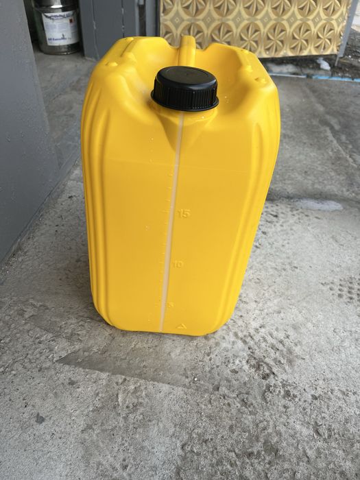 Каністра пластикова 20 літрів