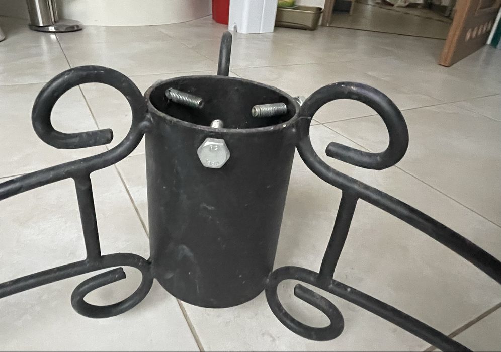 Duży i ciężki stojak na żywą choinkę